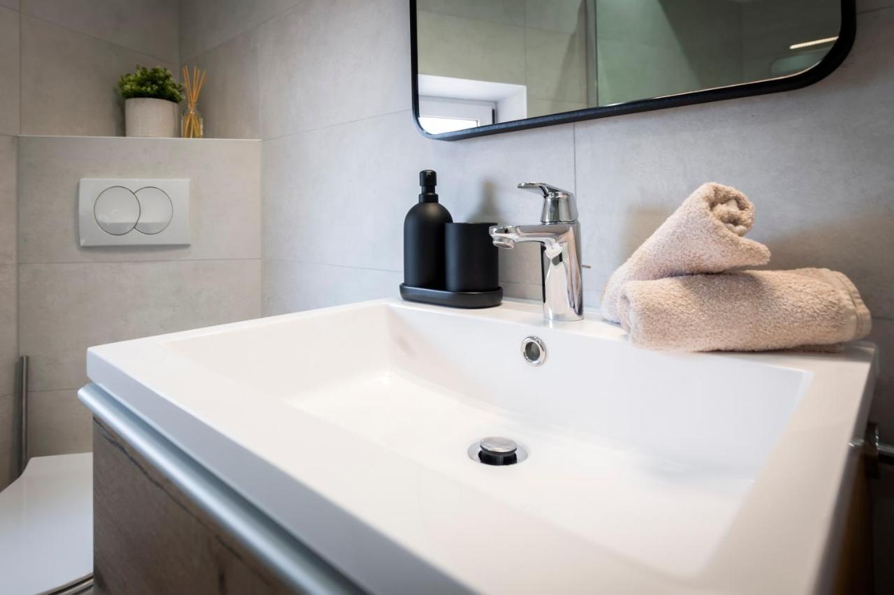 Modern And Cozy Apartments Salt & Pepper In Heart Of روفينج المظهر الخارجي الصورة