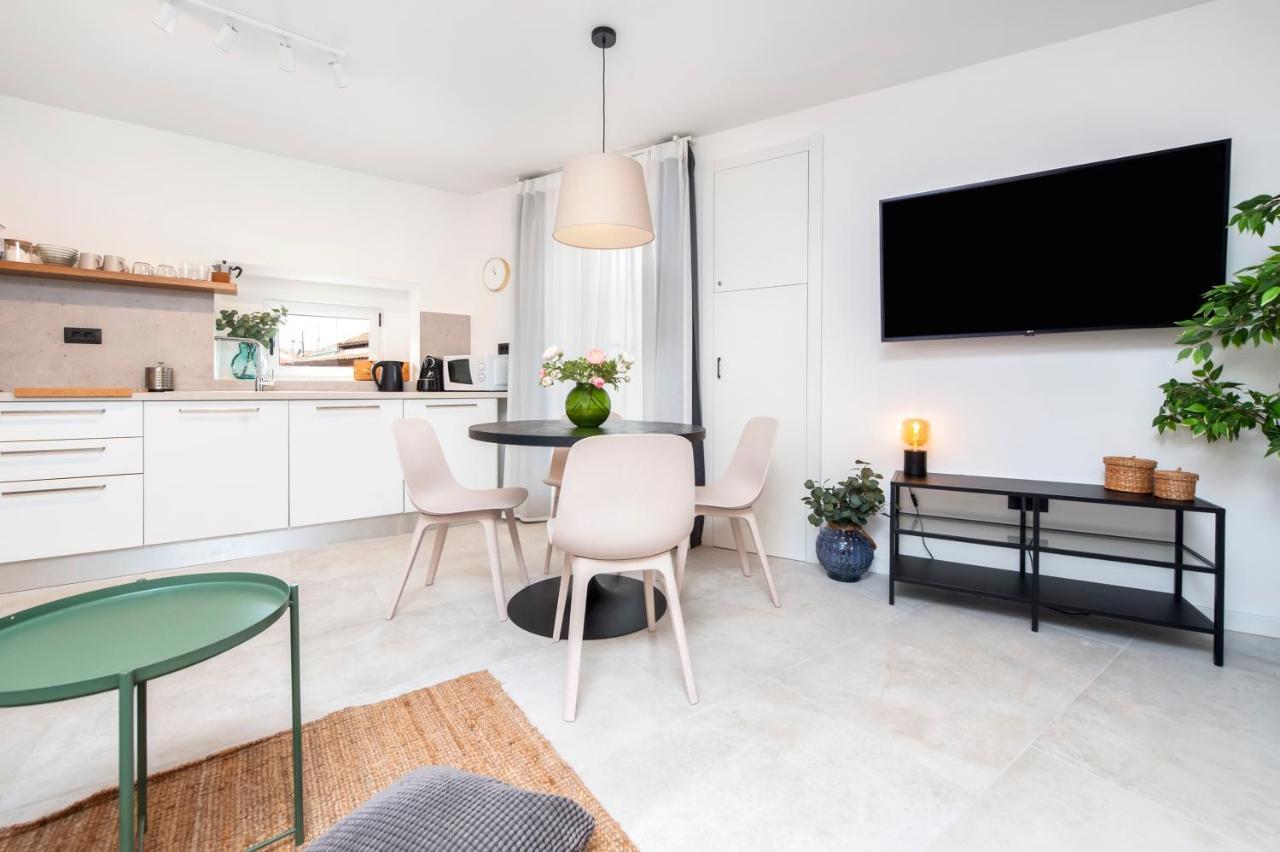 Modern And Cozy Apartments Salt & Pepper In Heart Of روفينج المظهر الخارجي الصورة